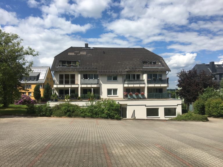 Mehrfamilienhaus in Taura